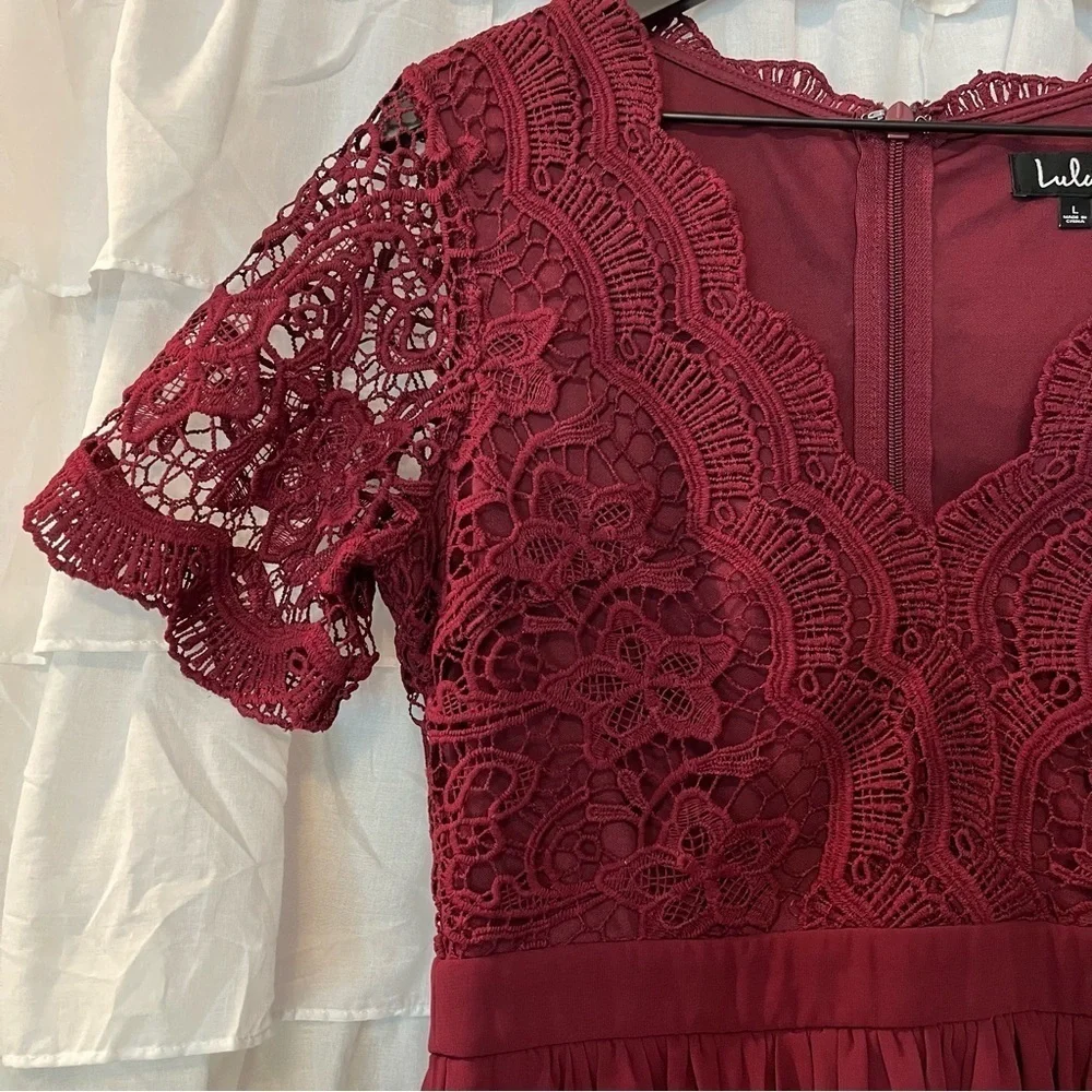 Lulu's Burgundy Scalloped Lace V Neck Short Sleeve Skater Dress - Size Large